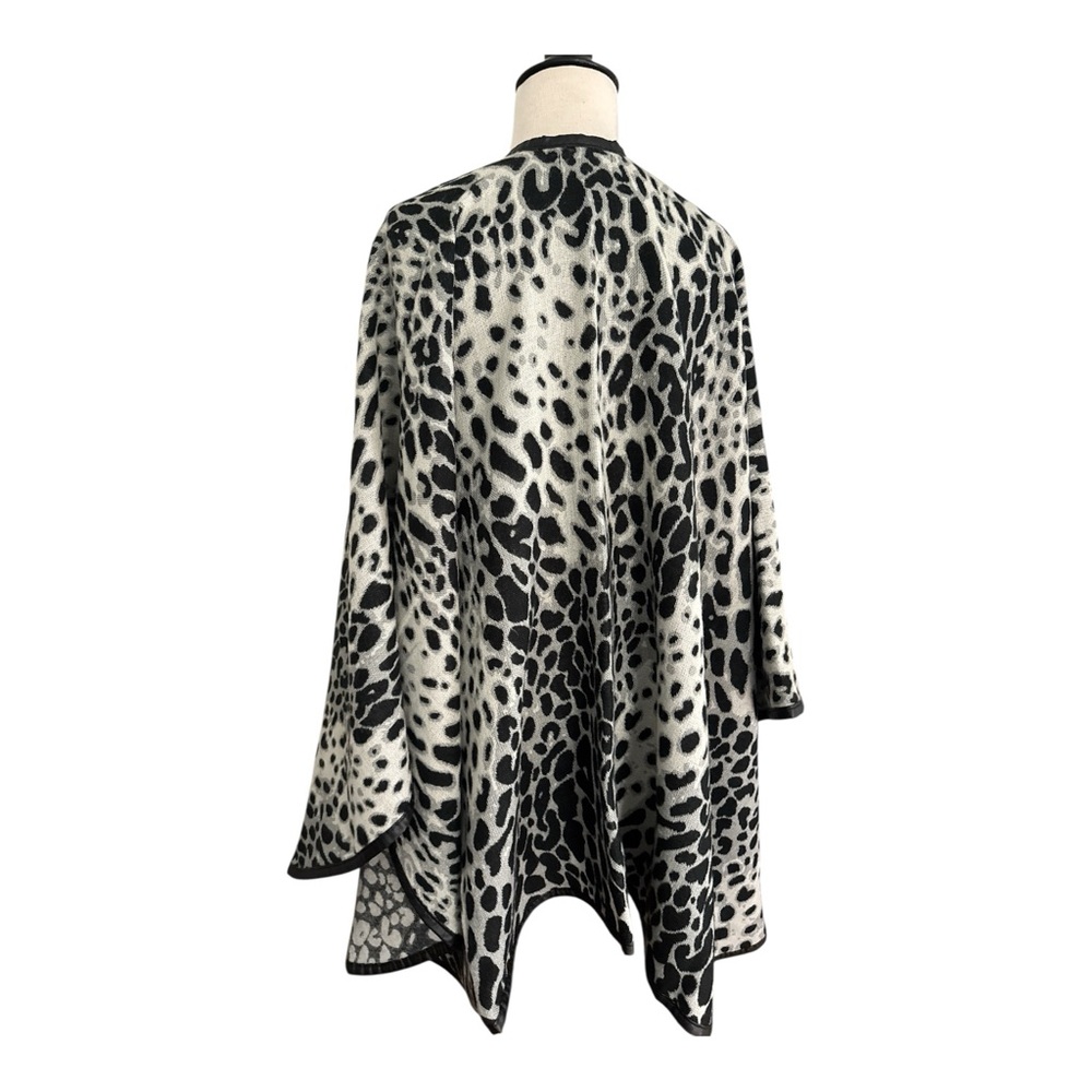FRAAS Animal Print Ruana Wrap Poncho‎ Black & White Trim One Size Women’s Shawl - Picture 4 of 10